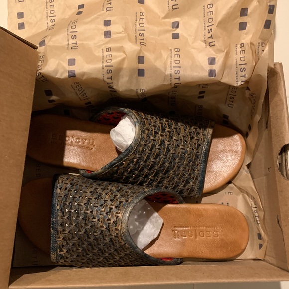 New Minerva Bed/Stu 9.5 - Picture 2 of 5